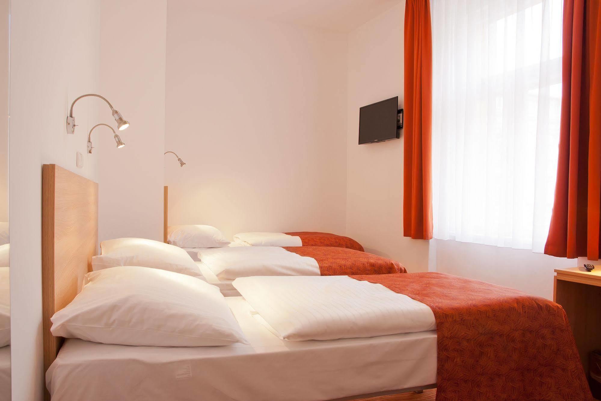 Hotel Ambiance Praga Exterior foto